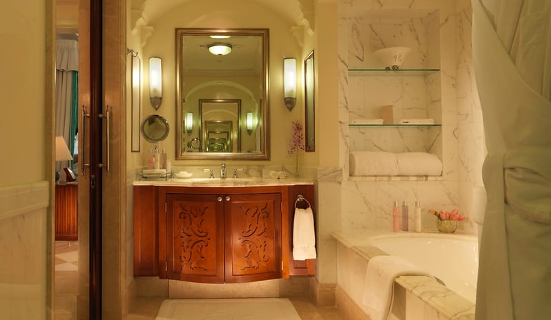 SANDY LANE - LUXURY ORHCID SUITE BATHROOM NIGHT VIEW